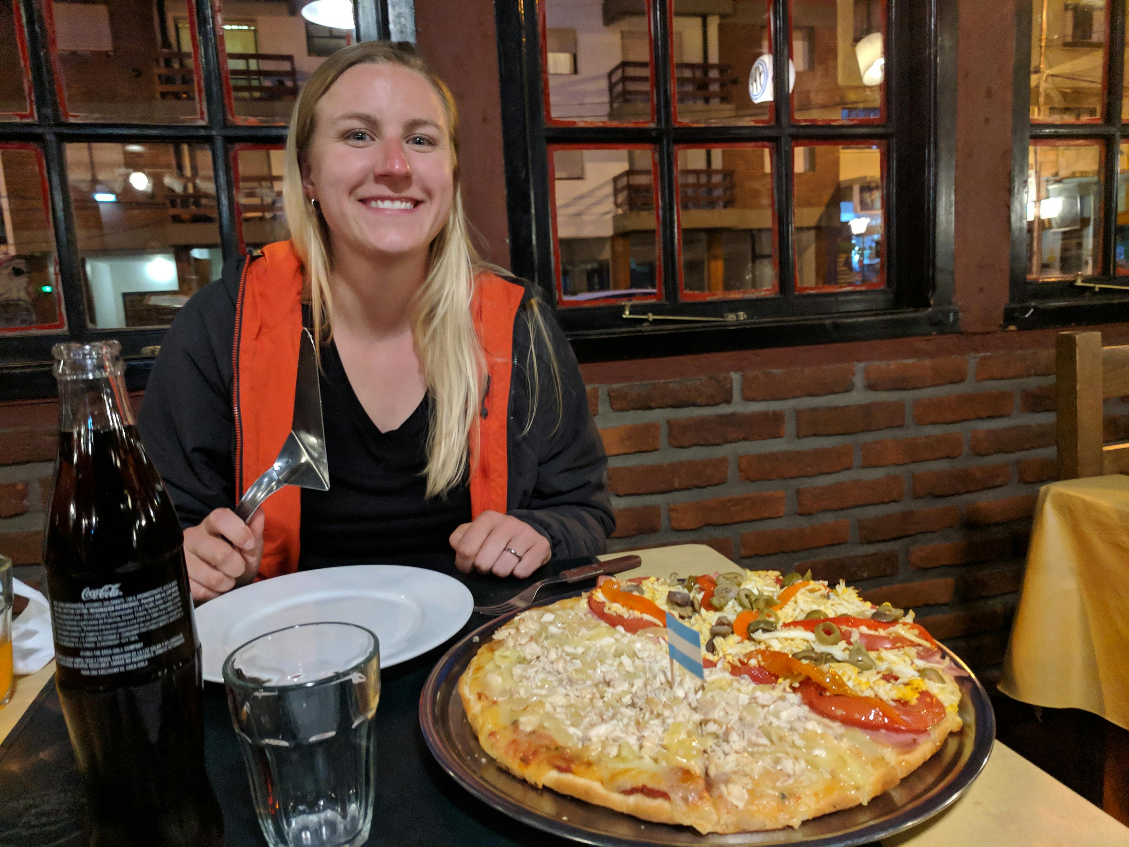 Lauren enjoying pizza at El Mundo Pizzas y Pastas