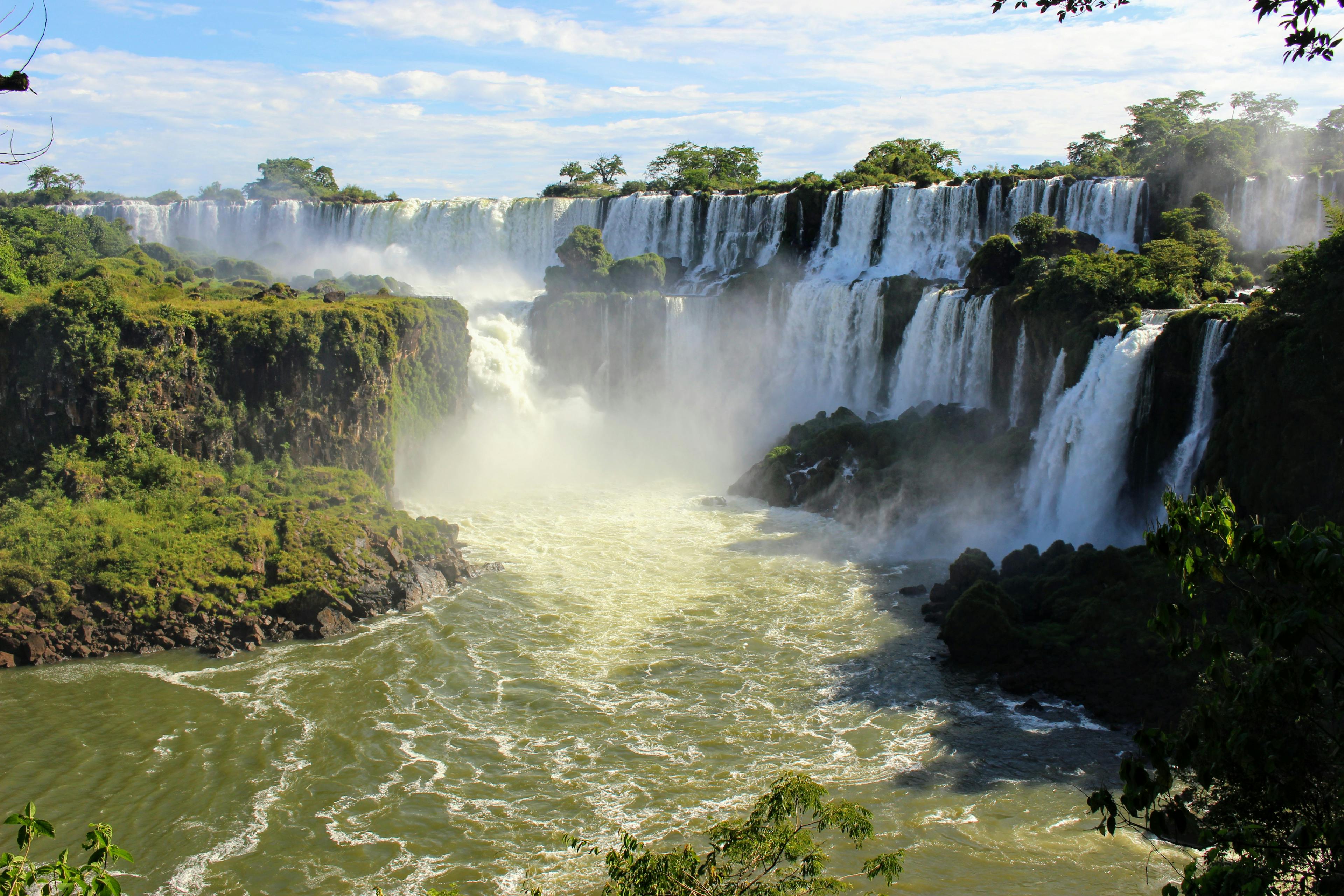 Cover Image for The Very Beautiful Iguazú Falls